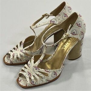 CHANEL Women's Cream and Pink Heels